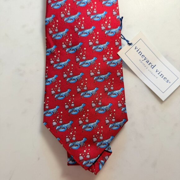 New Vineyard Vines Red Tie with Blue Lobsters - Picture 2 of 5